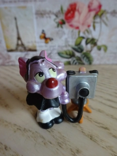 FIGURKA KINDER - UPÍR, FOTOGRAF
