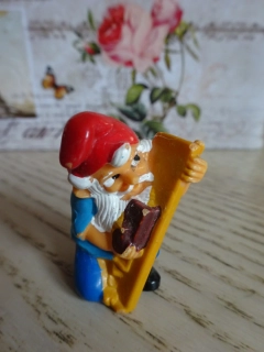 FIGURKA KINDER - TRPASLÍK TRUHLÁŘ