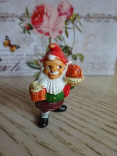FIGURKA KINDER - TRPASLÍK HOSTINSKÝ, KUŘE, PIVO
