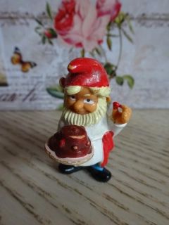 FIGURKA KINDER - TRPASLÍK CUKRÁŘ, DORT