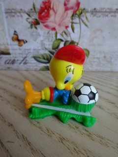 FIGURKA KINDER - TWEETY FOTBALISTA