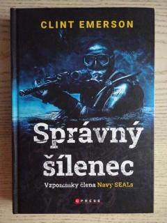 SPRÁVNÝ ŠÍLENEC, CLINT EMERSON, **an