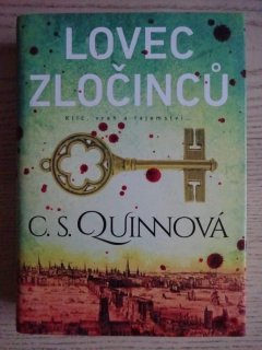 LOVEC ZLOČINCŮ, C. S. QUINNOVÁ, **an