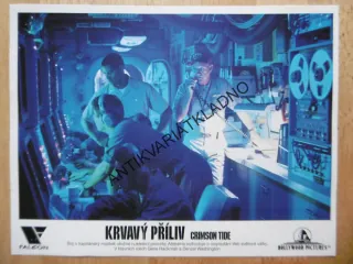 KRVAVÝ PŘÍLIV, FOTOSKA FILM USA