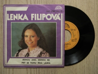 LENKA FILIPOVÁ, JEDNOU ANO, JEDNOU NE, PRÝ SE TOMU ŘÍKÁ LÁSKA, MALÁ DESKA