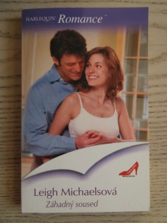 ZÁHADNÝ SOUSED, LEIGH MICHAELSOVÁ, **an