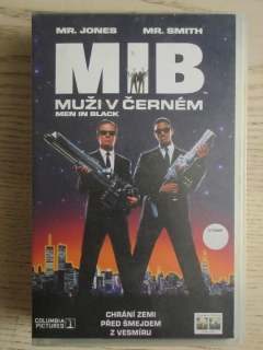 MUŽI V ČERNÉM, W. SMITH, T. L. JONES, VHS VIDEOKAZETA