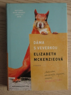 DÁMA S VEVERKOU, ELIZABETH MCKENZIEOVÁ, **an