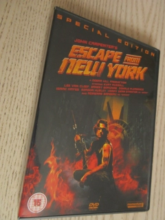 ÚTĚK Z NEW YORKU, K. RUSSELL, A. BARBEAU, GB OBAL, ČESKÉ DVD FILM VČ. FILM BOOK