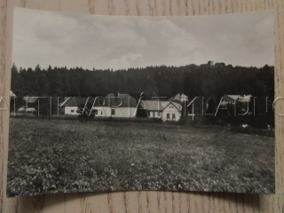CHOUSTNÍK, V POZADÍ ZŘÍCENINA HRADU, OKRES TÁBOR, POHLEDNICE 1013