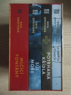 RUTA SEPETYSOVÁ, ČTYŘI VELKÉ PŘÍBĚHY: V ŠEDÝCH TÓNECH, POTRHANÁ KŘÍDLA, SŮL MOŘE, MLČÍCÍ FONTÁNY, **an