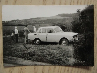 FOTOGRAFIE, AUTOMOBIL MOSKVIČ 