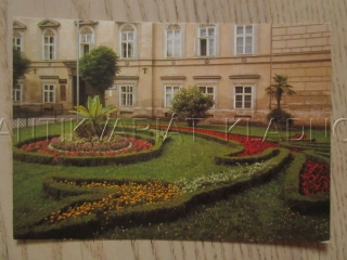 KROMĚŘÍŽ - KVĚTNÁ ZAHRADA, KVĚTINOVÁ VÝZDOBA VSTUPNÍHO PRŮČELÍ, OKRES KROMĚŘÍŽ, POHLEDNICE 1428