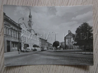 KOLÍN, NÁMĚSTÍ, VETERÁN - AUTOBUS, AUTO ŠKODA?, OKRES KOLÍN, POHLEDNICE 1733
