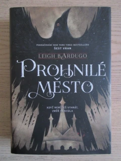 PROHNILÉ MĚSTO, LEIGH BARDUGO, **an