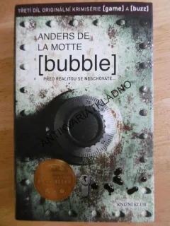 BUBBLE, PŘED REALITOU SE NESCHOVÁTE, ANDERS DE LA MOTTE, **an