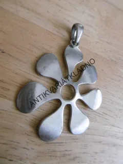 KOVOVÁ BROŽ, PŘÍVĚŠEK, KVĚTINA, KVĚT, 4,5 X 6 CM