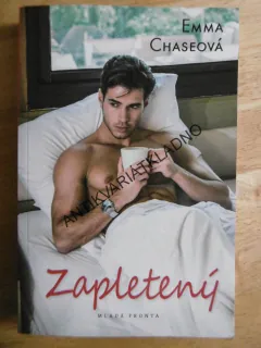 ZAPLETENÝ, EMMA CHASEOVÁ, **an