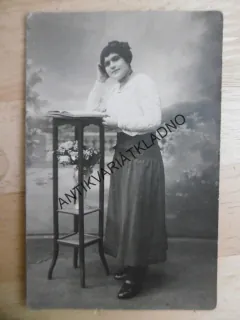 DÍVKA, ŽENA, ETNOGRAFIE, MÓDA,