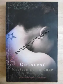 ODHALENÍ, MELISSA DE LA CRUZ, **AN