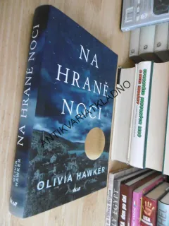 NA HRANĚ NOCI, OLIVIA HAWKER, **an