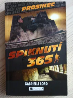 SPIKNUTÍ 365, PROSINEC, GABRIELLE LORD, **an