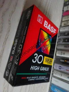 MINI VHS VIDEOKAZETA DO KAMERY DVOJBALENÍ - ZN. BASF, NOVÁ , NEPOUŽITÁ, nenahrané