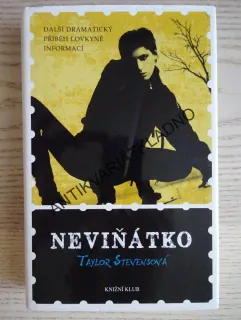 NEVIŇÁTKO, TAYLOR STEVENSOVÁ, **an