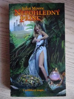 NEPOHLEDNÝ PRINC, JOHN MOORE, **an