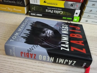 ZAJMI NEBO ZABIJ, TOM MARCUS, BÝVALÝ AGENT M15, **an