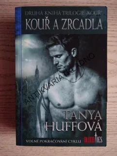 KOUŘ A ZRCADLA, TANYA HUFFOVÁ, **an