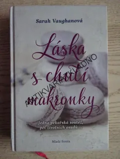 LÁSKA S CHUTÍ MAKRONKY, SARAH VAUGHANOVÁ, **an