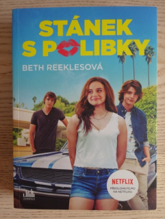 STÁNEK S POLIBKY, BETH REEKLESOVÁ, **an