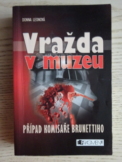 VRAŽDA V MUZEU, DONNA LEONOVÁ, **an