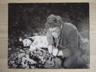 VELKÁ FOTOGRAFIE Z NATÁČENÍ POLSKÉHO FILMU, HEREC, HEREČKA