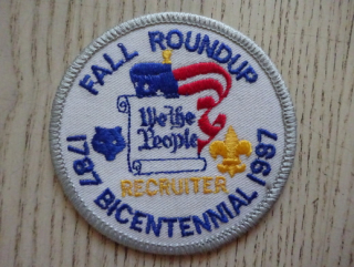 LÁTKOVÁ NÁŠIVKA FALL ROUND UP, 1787-1997 BICENTENNIAL